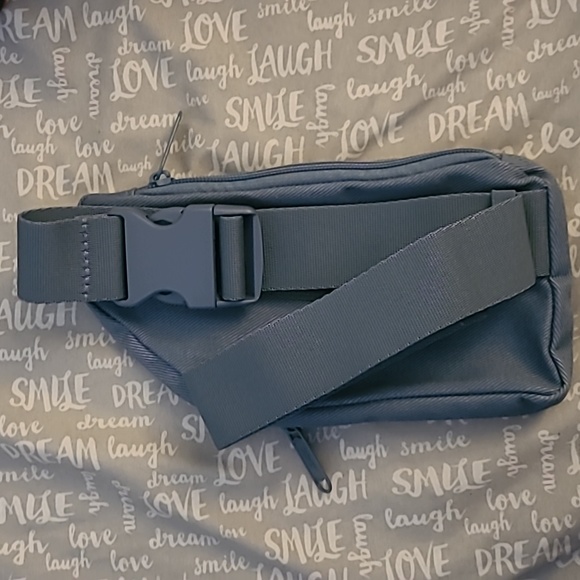 Reebok crossbody bag - Picture 2 of 3